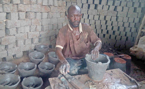 Zziwa Kyambadde ng'ayooyoota emu ku ssigiri z'abumba. Zziwa Kyambadde ng'ayooyoota emu ku ssigiri z'abumba.