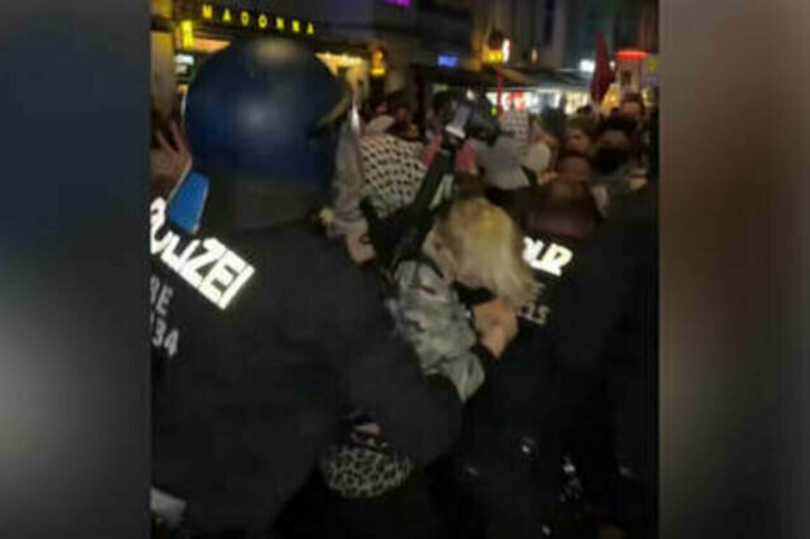 German police brutalize female activists at Women's Day rally (VIDEOS)