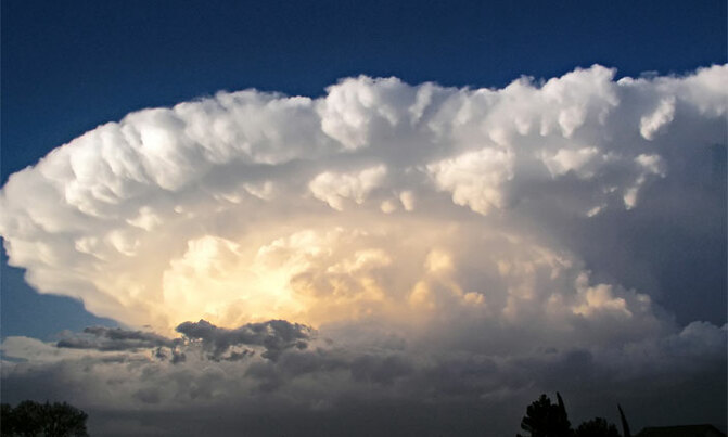 Power down as fierce storm hits Auckland Power down as fierce storm hits Auckland