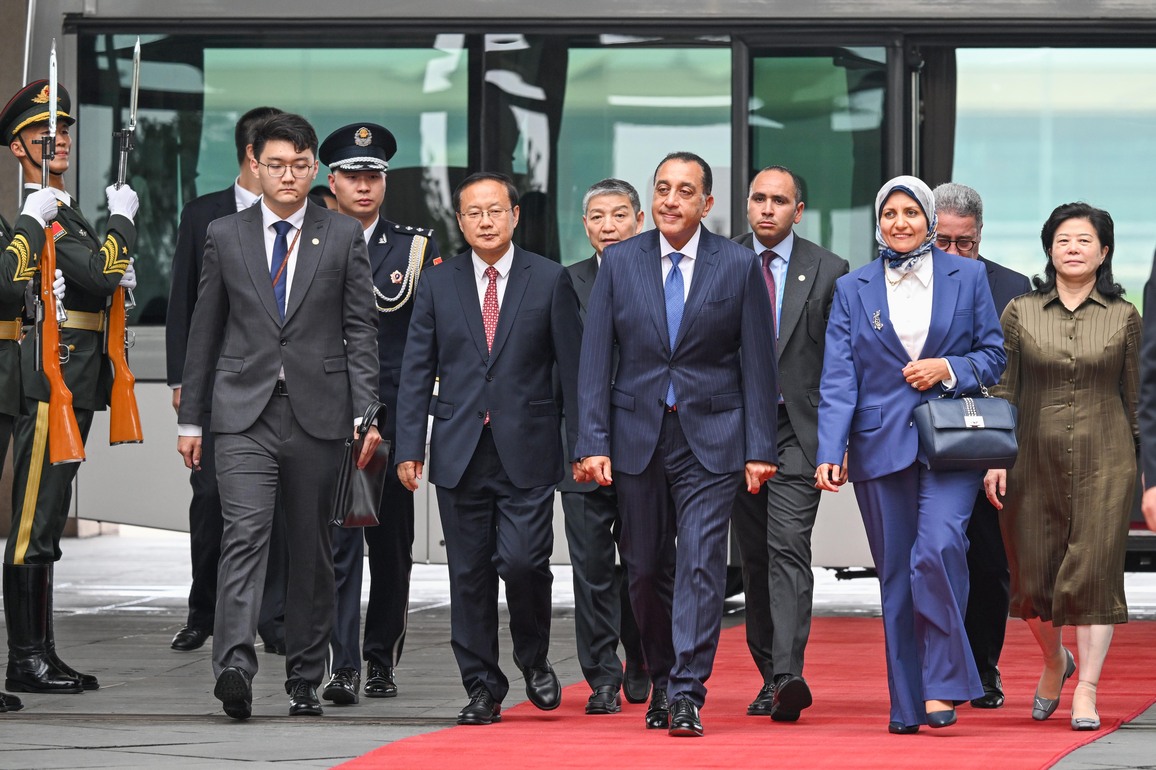 CHINA-BEIJING-EGYPTIAN PM-ARRIVAL (CN)