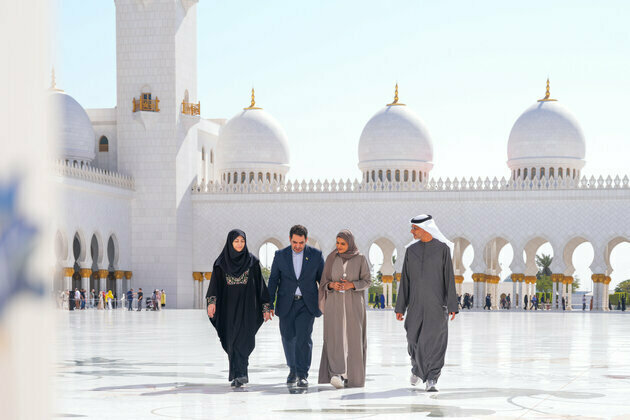 Iranian Vice President visits Sheikh Zayed Grand Mosque