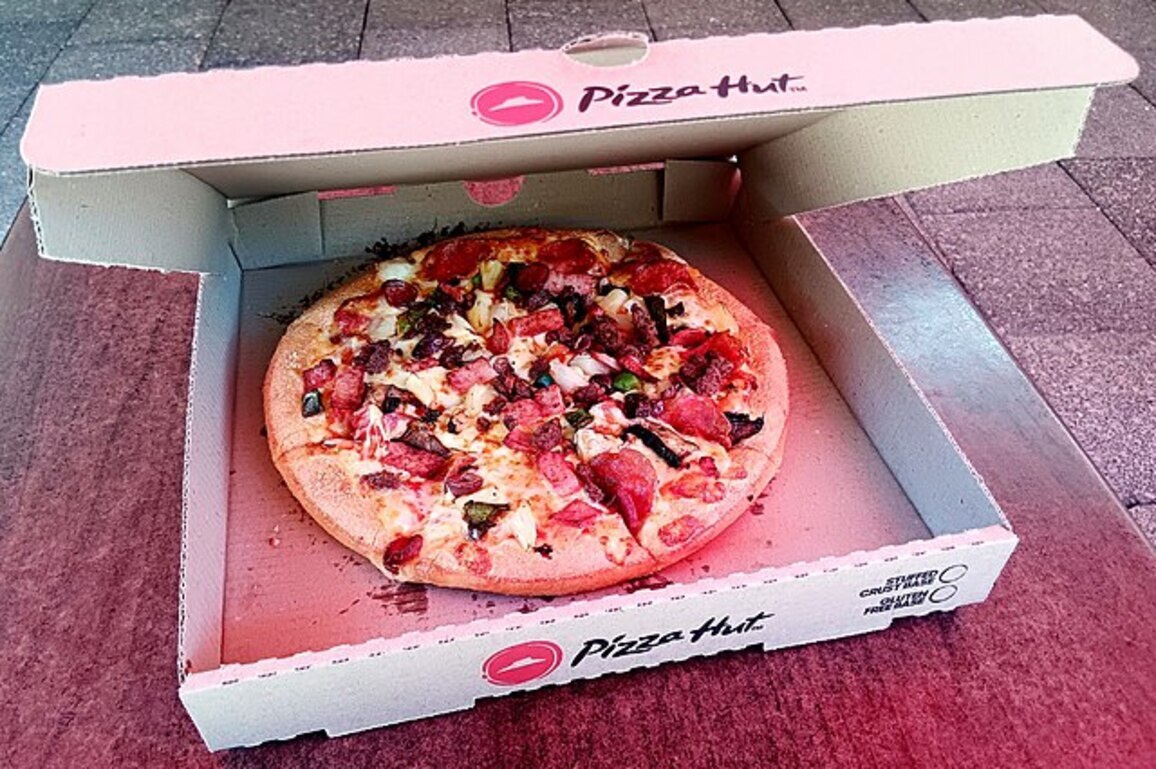 Yum explores Pizza Hut deal as chain faces sales struggles