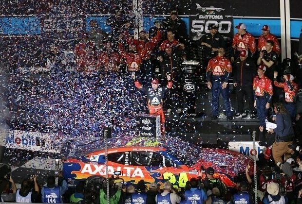 OT crash clears way for William Byron's repeat win at Daytona