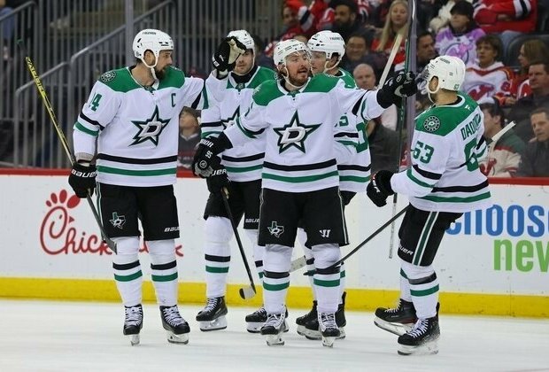 Matt Duchene, Stars hold off Devils