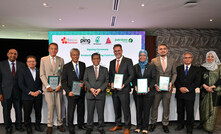 SVP of MPM, PETRONAS, Datuk Ir. Bacho Pilong (5th from left) with signatories and representatives from PCSB, Hibiscus Oil & Gas Malaysia Limited, Ping Petroleum, Duta Marine and Jadestone Energy at the signing of DRO PSCs marketed under the MBR+ Round 1