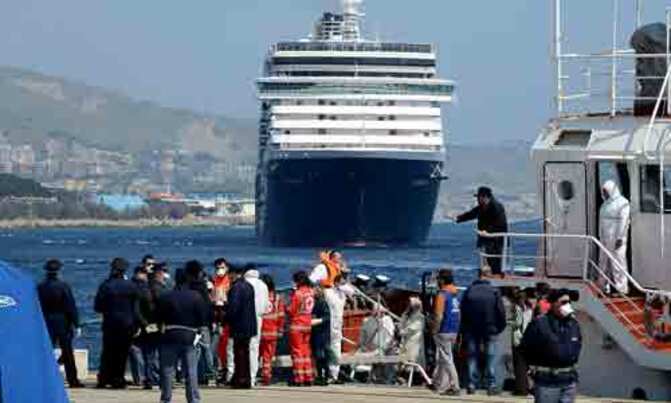 Distress call from 'sinking' boat in Med with 300 people Distress call from 'sinking' boat in Med with 300 people