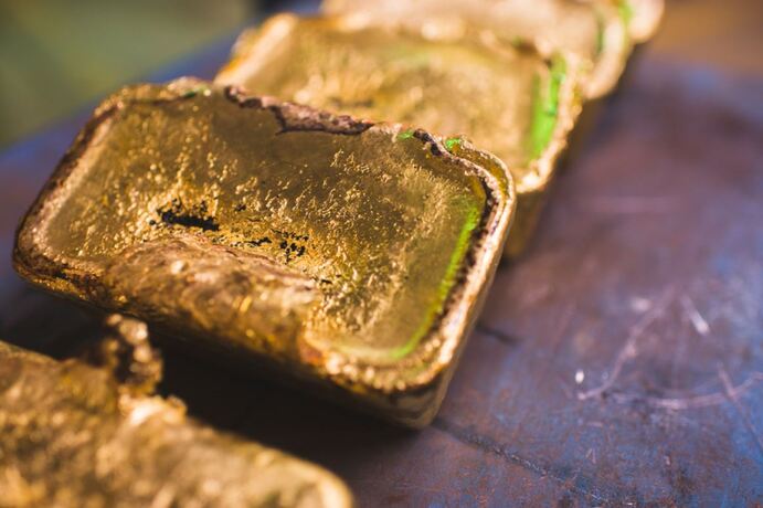 Gold stocks jump on interest rate outlook