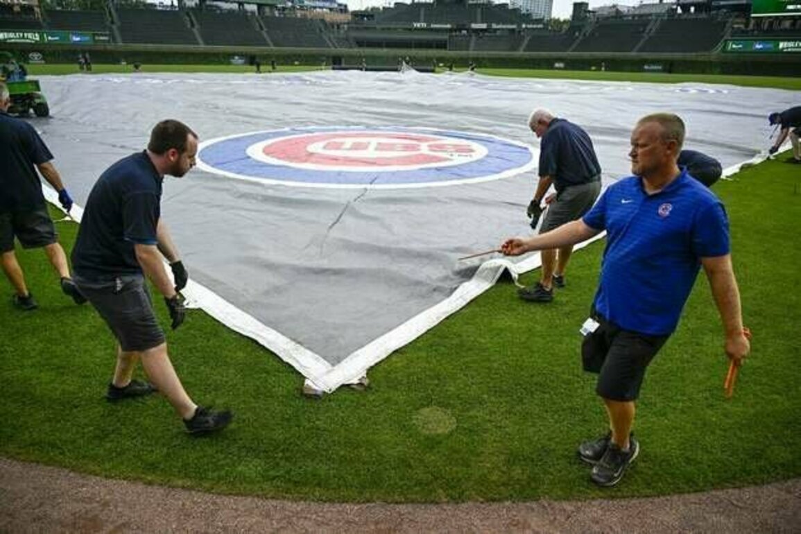 Brewers, Cubs take second crack at playing doubleheader