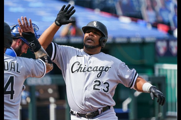 White Sox decline options on OF Encarnacion, LHP Gonzalez