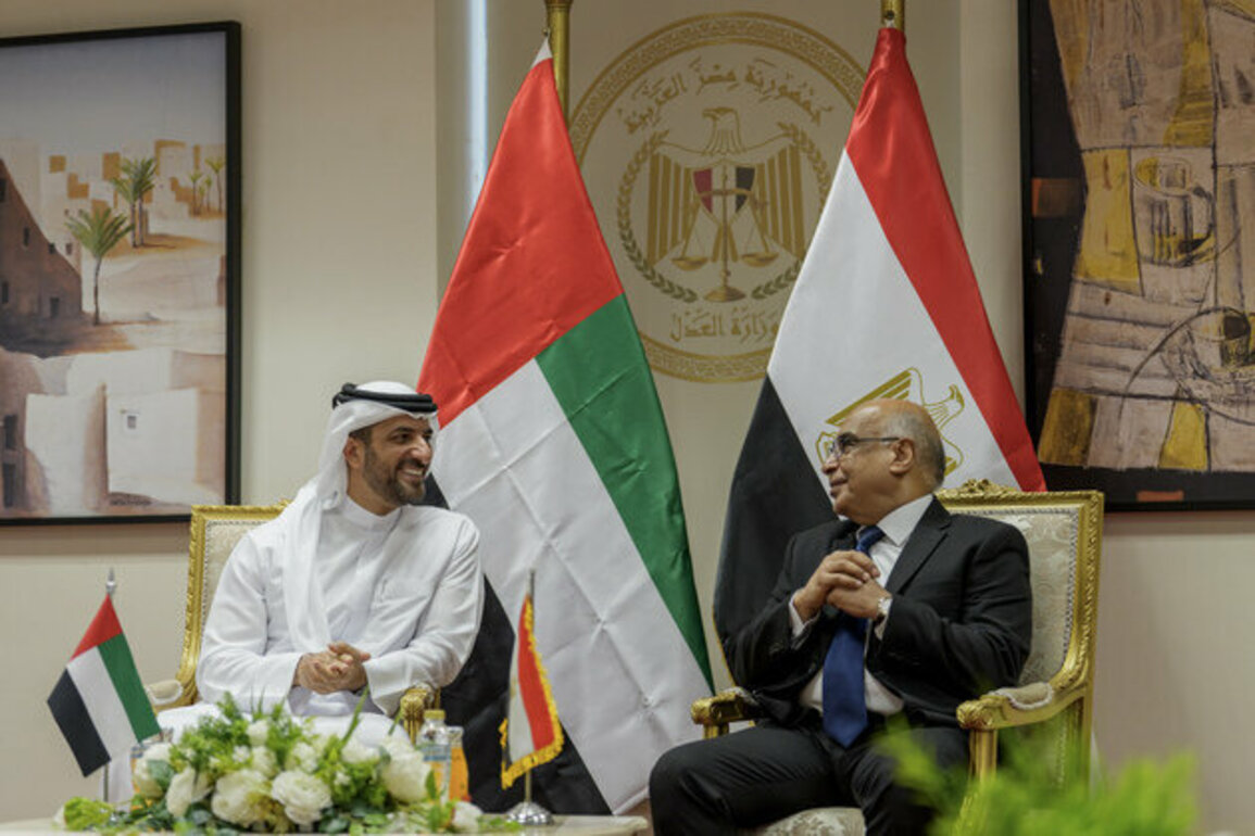 Sultan bin Ahmed meets with Egyptian Minister of Justice