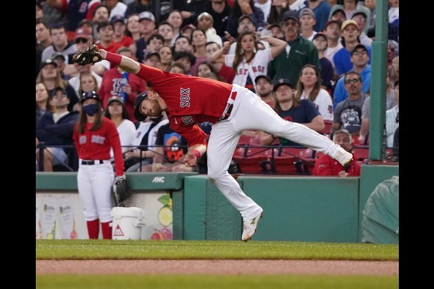 Red Sox benefit from unconventional offense to jolt Astros