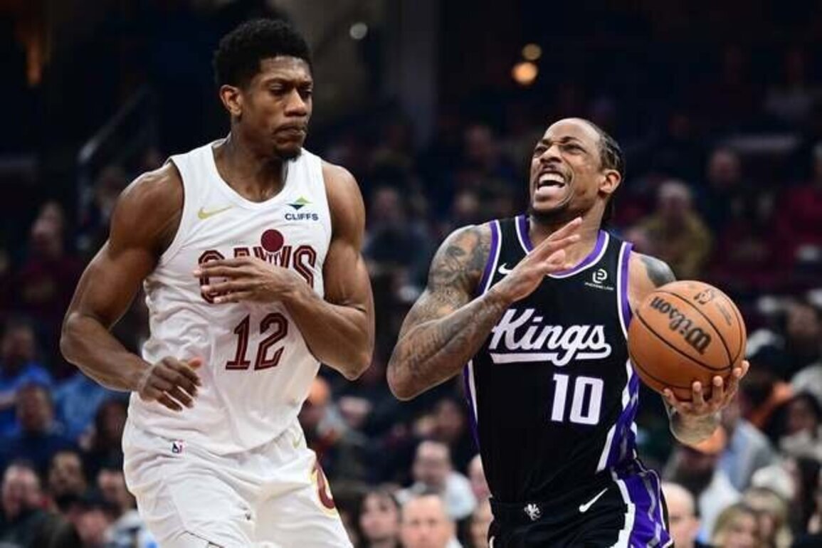 Donovan Mitchell pours in 33 points as Cavaliers top Kings