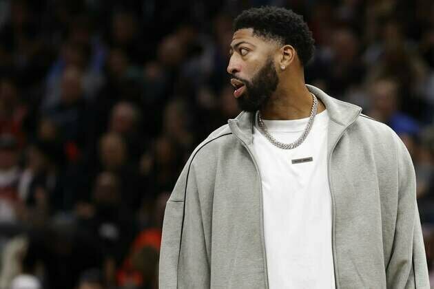 Report: Mavs star Anthony Davis won't play without owner's approval
