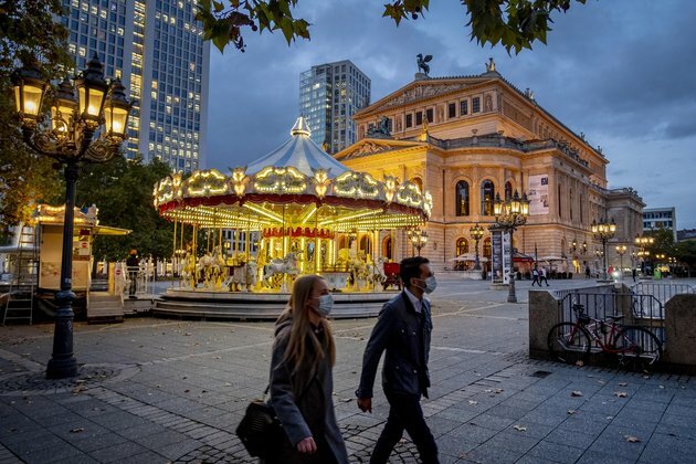 France, Germany Impose New Lockdown Measures as COVID-19 Cases Soar