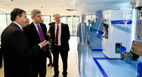 Huhne tours Worcester site   