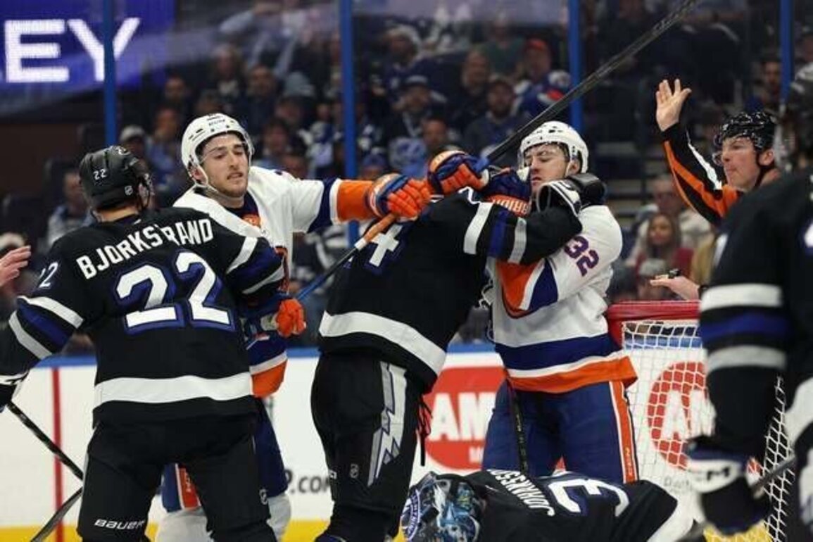 Islanders get defense, just enough offense to beat Lightning again