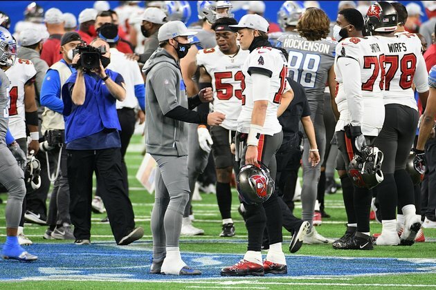 Late-arriving Matt Stafford, L.A. visit Tom Brady, Buccaneers