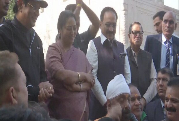 Delhi CM Rekha Gupta, Virendraa Sachdeva and other BJP leaders attend Spring Festival at Lodhi Garden