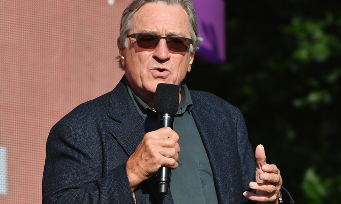 Suspicious package sent to De Niro in NY: police Suspicious package sent to De Niro in NY: police