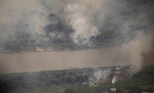 A estiagem provoca a redução acentuada do nível do rio Paraguai e favorece os incêndios em suas margens/Agência Brasil