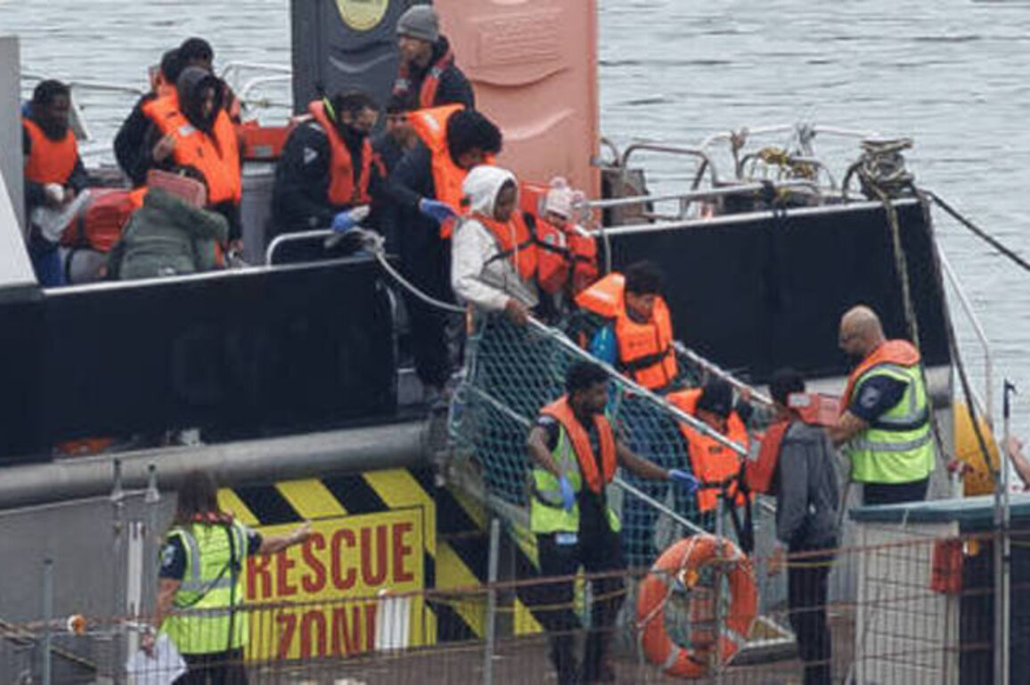 UK could seize asylum seekers' valuables - minister