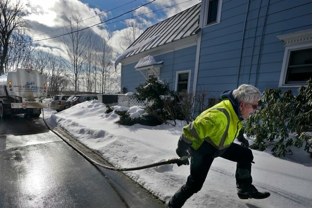 US Adds 517,000 Jobs Despite Interest Rate Hikes