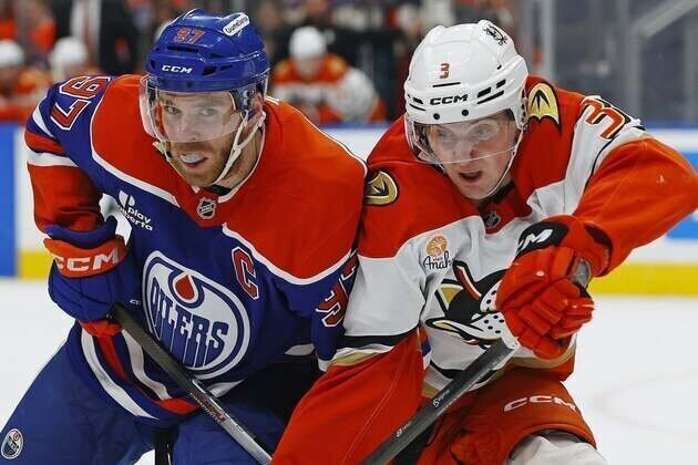 Connor McDavid helps Oilers close gap on Ducks with win