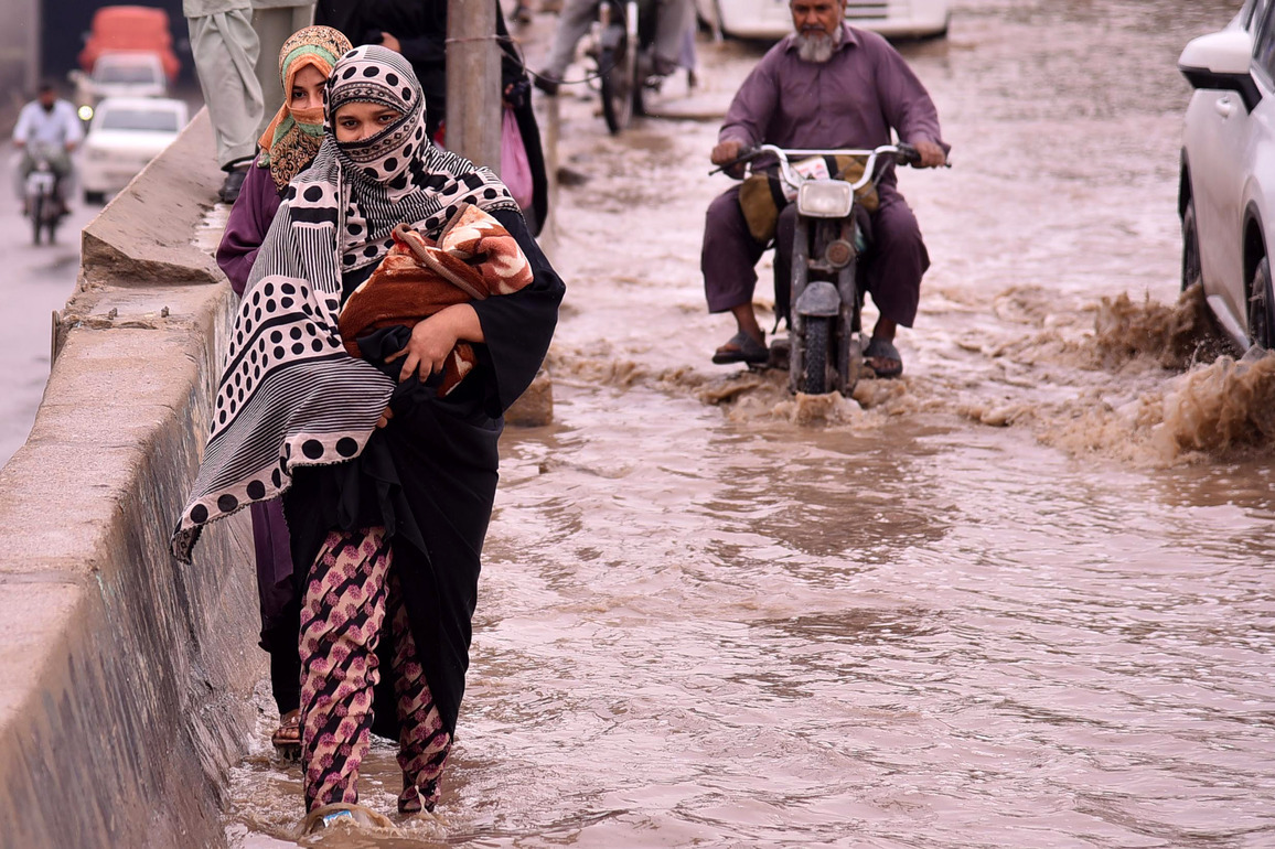 PAKISTAN-KARACHI-RAIN-AFTHERMATH