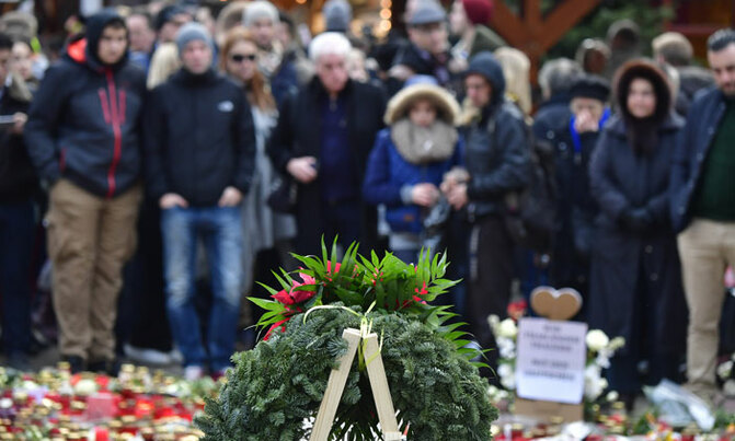 German police detain alleged contact of Berlin truck attacker German police detain alleged contact of Berlin truck attacker