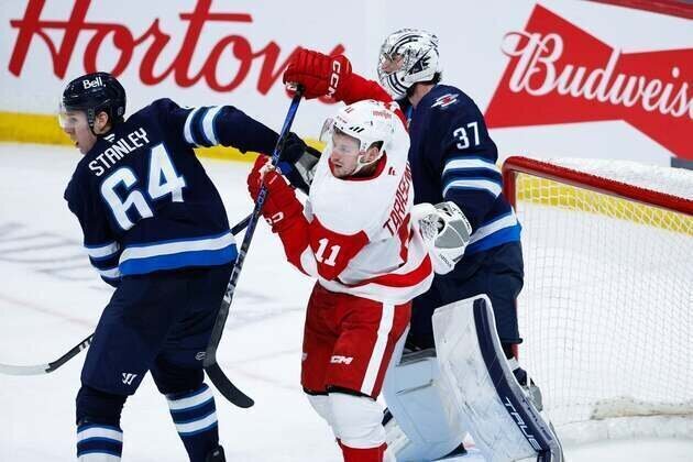 Red Wings ride point streak into clash with Jets