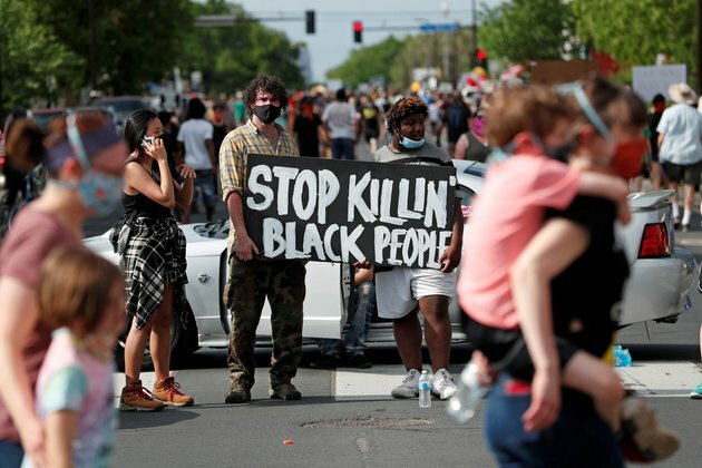 White US Police Officer Charged with Murder in Black Man&#039;s Death