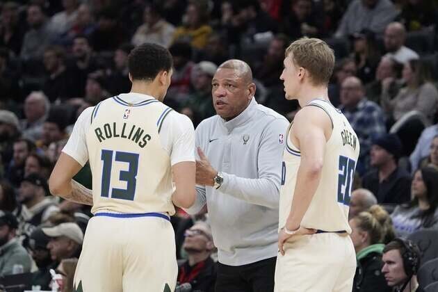 Bucks pound Bulls team in transition after trades