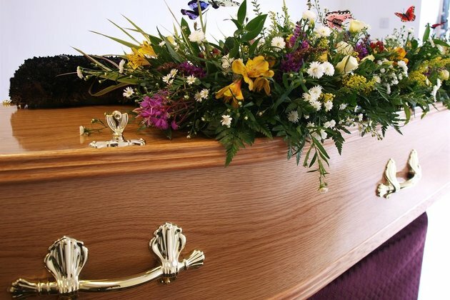 Rome funeral workers protest as coffins pile up in cemeteries
