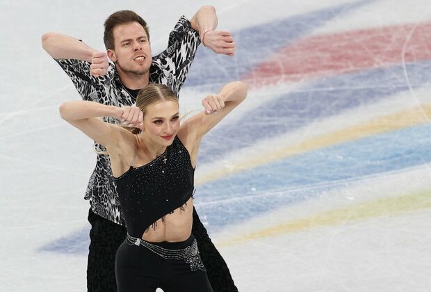 Russian skater confronts US rival during Olympic team event