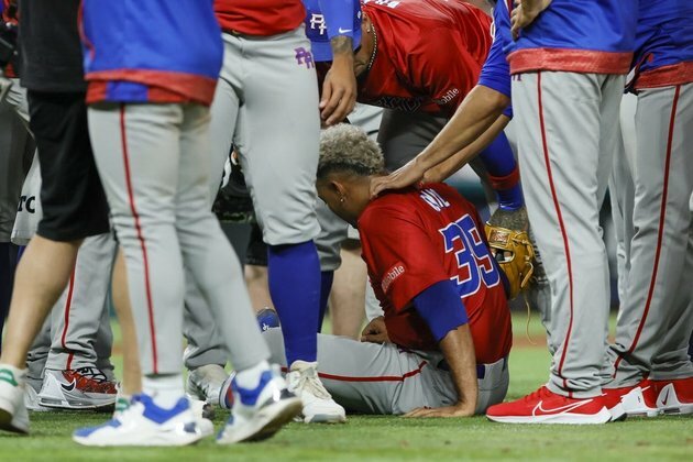 Mets closer Edwin Diaz (knee) done for season
