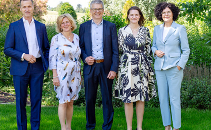 Bechtle-CEO Thomas Olemotz, Karin Schick und ihr Ehemann Jürgen Hinderer, beide: Gerhard und Ilse Schick Stiftung,  Geschäftsführerin Bechtle Stiftung gGmbH Julia Loza Roger, sowie Antje Leminsky, COO der Bechtle AG (v.l.n.r.).