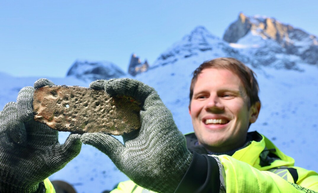 Eldur Olafsson at Nalunaq; the first pour