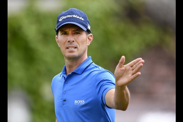 Mike Weir extends his lead at Cologuard Classic