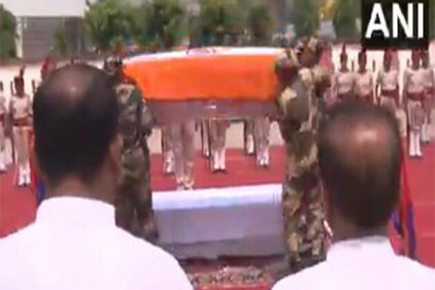 Mortal remains of BSF Sub-Inspector Mohammed Imteyaz reach Patna, leaders pay tribute