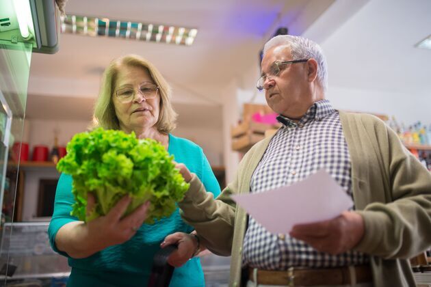 Rising grocery bills reshape shopping habits across the U.S.