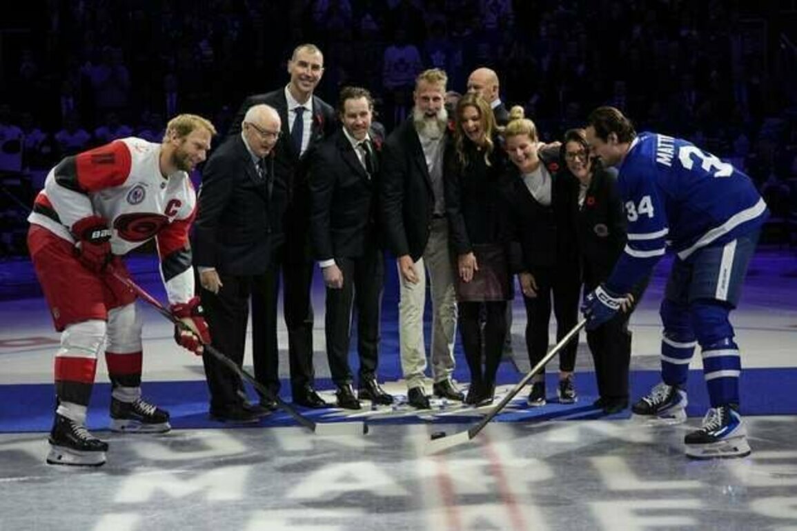 Zdeno Chara, Duncan Keith among 8 inducted into Hockey Hall of Fame