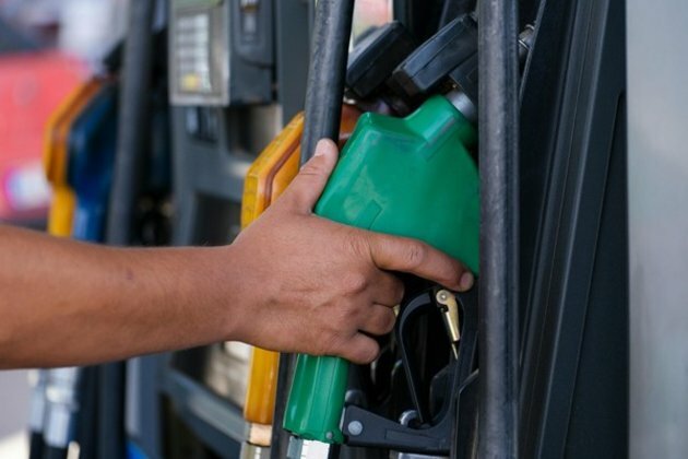 Pakistan: Government announces slight reduction in petroleum prices