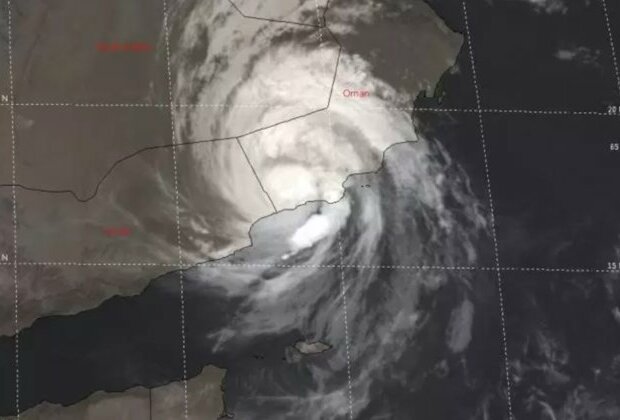 Dozens missing, five killed as Cyclone Mekunu lashes Oman