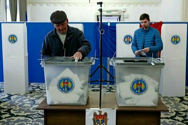 Why experts expect Russian interference in upcoming election on Ukraine's borders