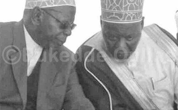 Kamulegeya (ku kkono) lwe baali banyumyamu ne Mufti Mubajje ku dduwa y’omugenzi Hajji Yahaya Byayi. Kamulegeya (ku kkono) lwe baali banyumyamu ne Mufti Mubajje ku dduwa y’omugenzi Hajji Yahaya Byayi.