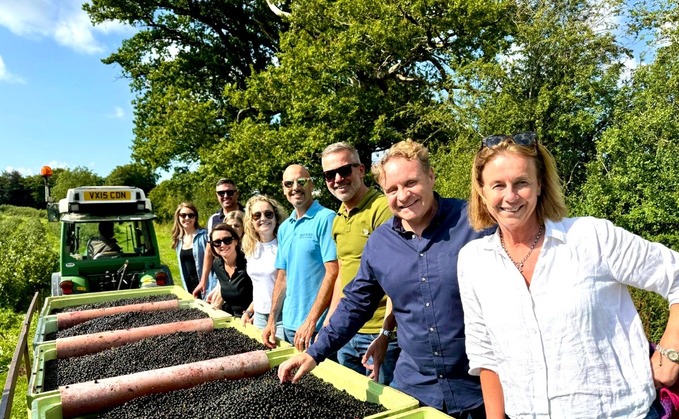 R-L: Jo Hilditch, grower and chair of the Blackcurrant Foundation with the Ribena team from Suntory GB&I