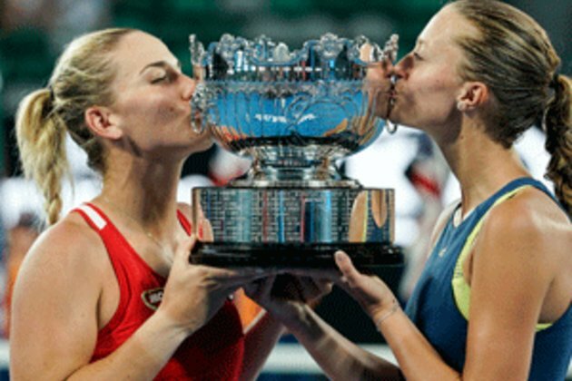 Mladenovic beats Garcia in French grudge match
