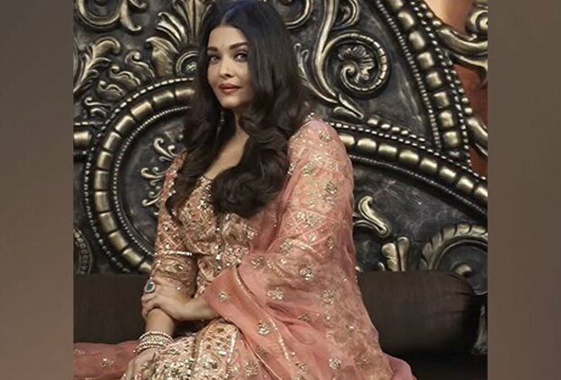 Aishwarya Rai Bachchan looks regal at 'Ponniyin Selvan 2' trailer launch