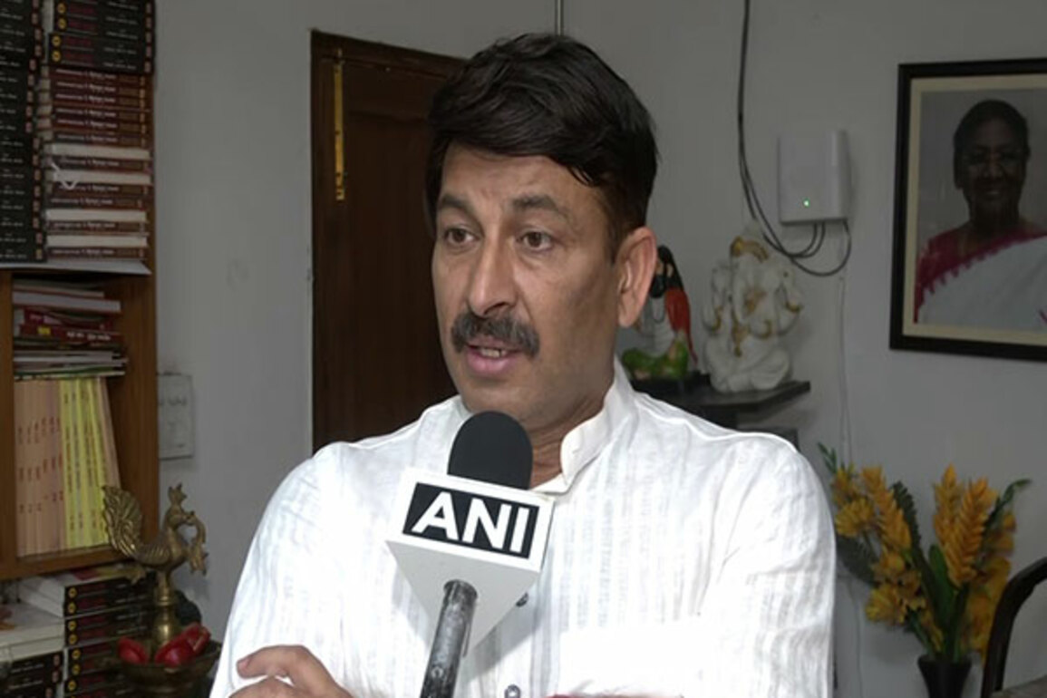 "Incident is both tragic and alarming": BJP MP Manoj Tiwari on Mustafabad building collapse
