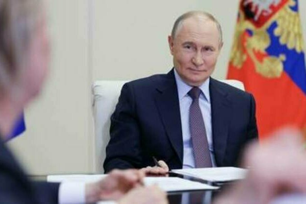 Putin backs global Russian language center